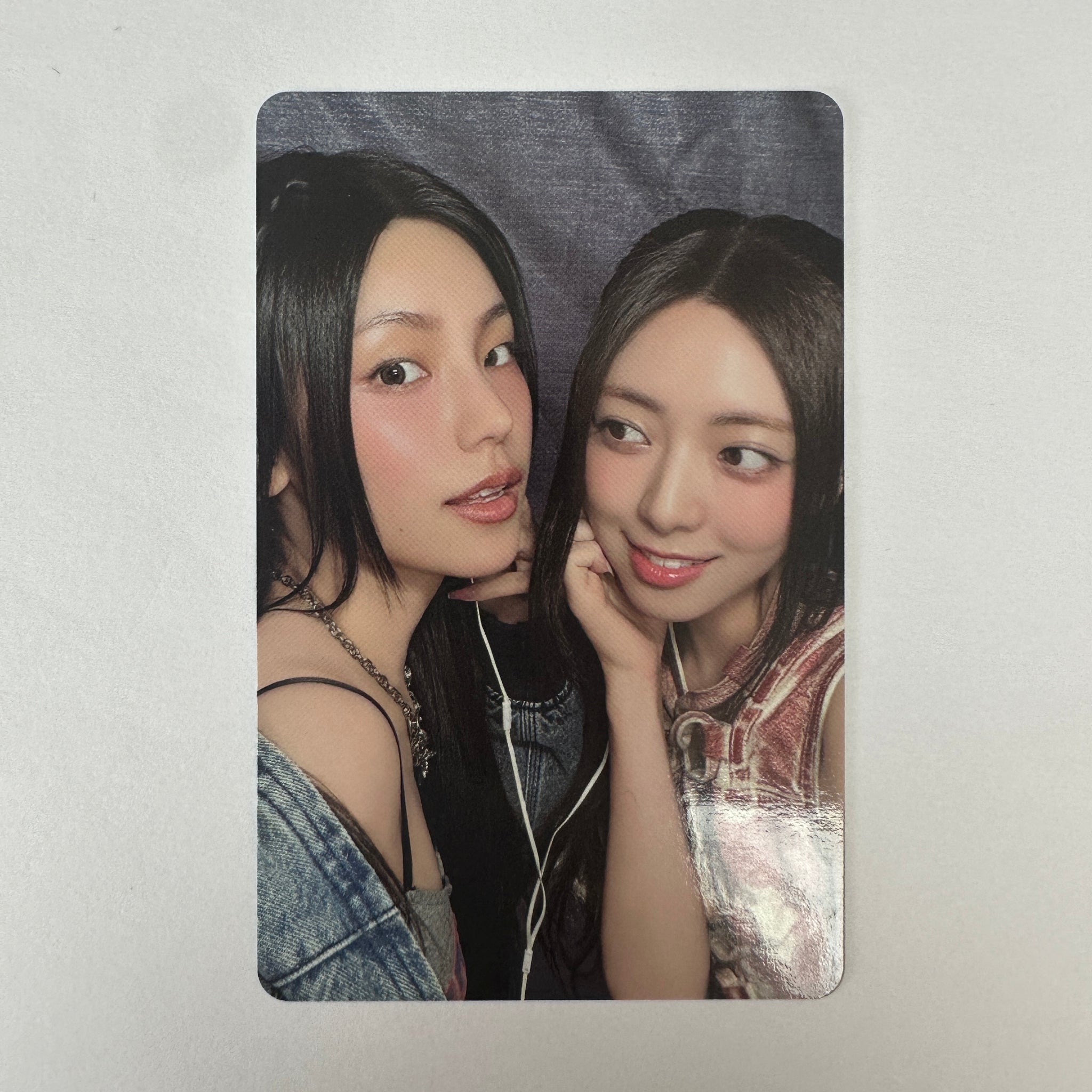 RESTOCK) ITZY - Gold Yeji/Yuna Unit Photocard – lilakshop